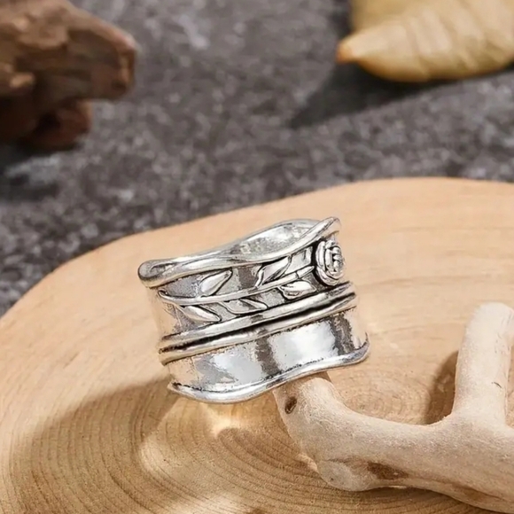 NEW! Vintage look rose ring BOUTIQUE - Picture 5 of 7